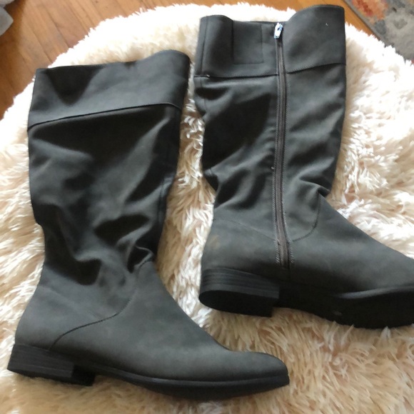 Boots - Picture 2 of 3